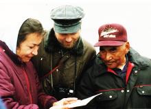 Ю.Попков с инуитами Квебека-1989.jpg 